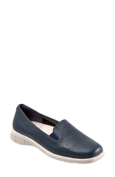 Shop Trotters Universal Loafer In Navy Leather