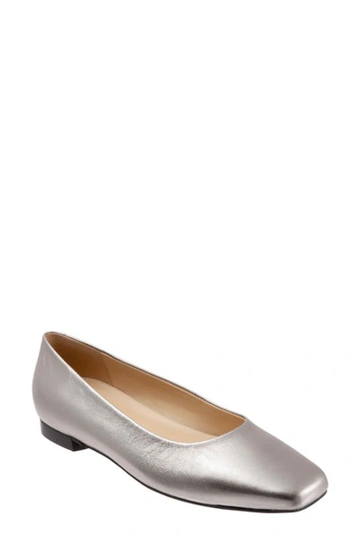 Shop Trotters Honor Flat In Pewter Leather
