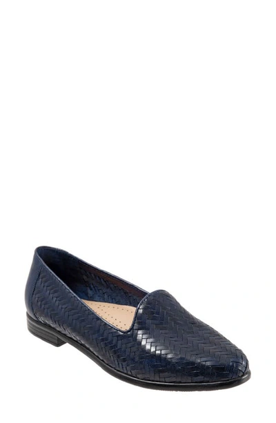 Shop Trotters Liz Iii Flat In Navy Leather