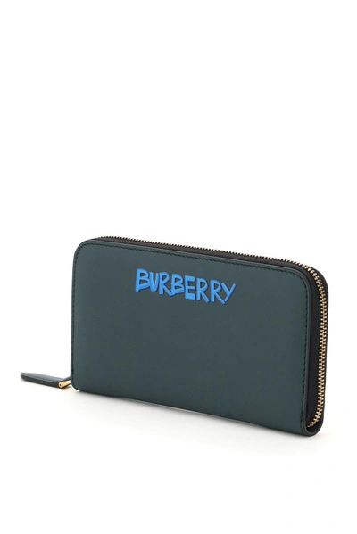 Shop Burberry Logo Zipped Wallet In Green
