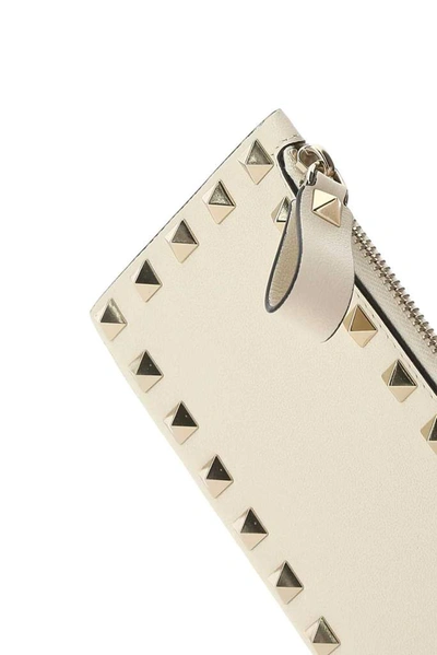 Shop Valentino Garavani Zipped Cardholder In White