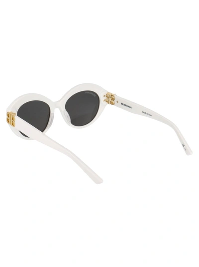 Shop Balenciaga Eyewear Cat In White