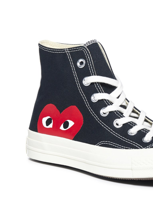 black converse heart