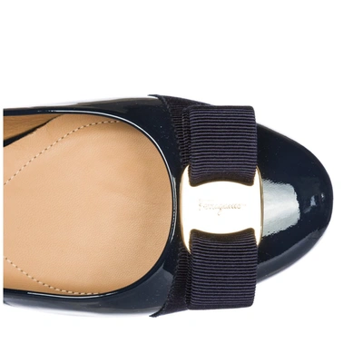 Shop Ferragamo Salvatore  Varina Ballet Flats In Navy