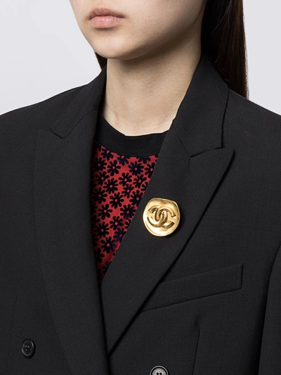 Pre-owned Chanel 1996 Cc Logo Rounded Brooch In Gold