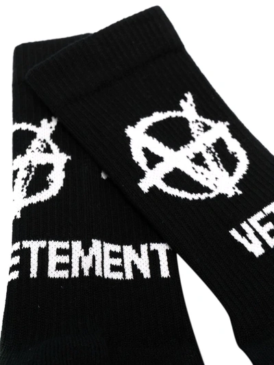 Shop Vetements Anarchy-print Socks In Black