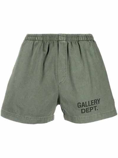 Shop Gallery Dept. Logo-print Leg Shorts In Grün