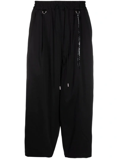 Shop Mastermind Japan Skull-embroidered Cropped Trousers In Schwarz