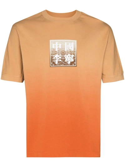 Shop Li-ning Graphic-print Gradient-effect T-shirt In Orange