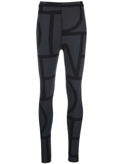 Totême Monogram Recycled Tech Leggings In Schwarz
