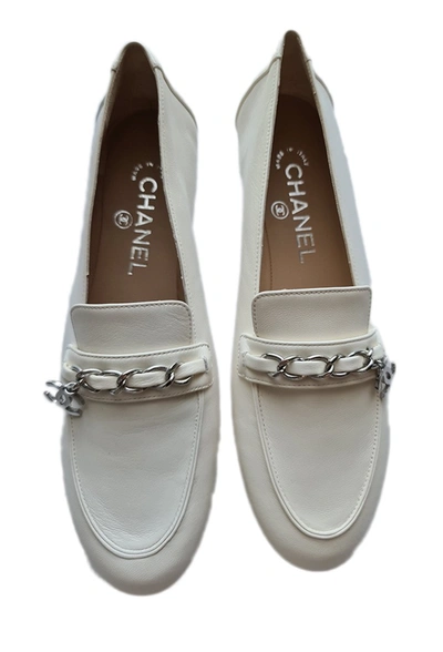 Pre-owned Chanel Loafers With Silver Chain In White