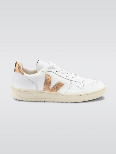 Shop Veja V-10 - Extra-white Venus - Size 36