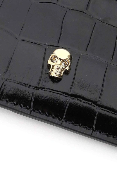 Shop Alexander Mcqueen Skull Zipped Cardholder In Black