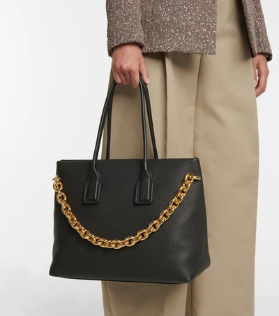 Shop Bottega Veneta Chain Leather Tote In 黑色