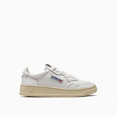 Shop Autry Low Auluw Ll15 Sneakers In Wht/wht
