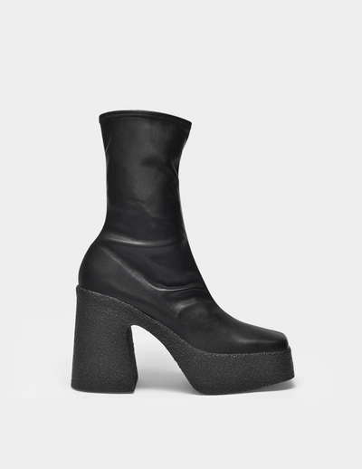 Shop Stella Mccartney Plateaustiefel Aus Synthetischem Leder, Schwarz In Black