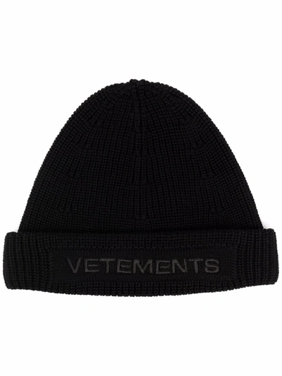 Shop Vetements Embroidered Logo Chunky-knit Beanie In Schwarz