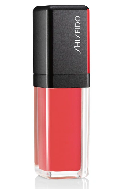 Shop Shiseido Lacquerink Lip Shine In Coral Spark