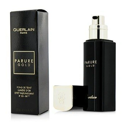 Shop Guerlain - Parure Gold Rejuvenating Gold Radiance Foundation Spf 30 - # 31 Ambre Pale 30ml/1oz In Gold Tone