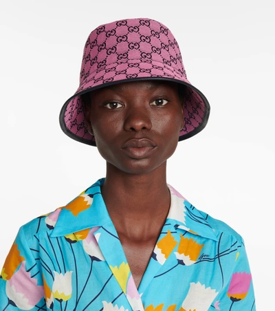 Shop Gucci Gg Canvas Bucket Hat In 粉红色