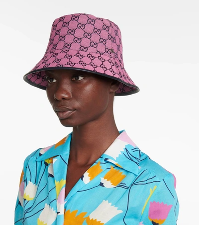 Shop Gucci Gg Canvas Bucket Hat In 粉红色