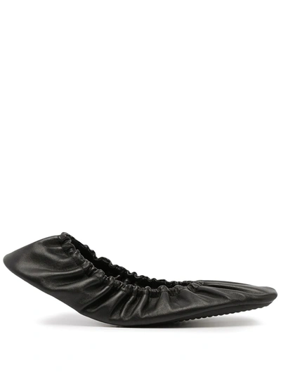 Shop Balenciaga Tug Ballerina Shoes In Schwarz