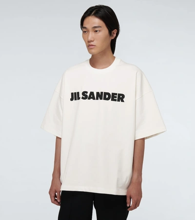 【送料&関税込】Jil Sander White Oversize Crewneck T-shirt Jil Sander White Oversize Crewneck T-shirt With Logo Print