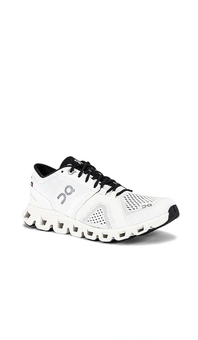 CLOUD X 运动鞋 – 白色&黑色