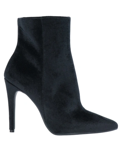 Shop Tipe E Tacchi Ankle Boots In Black