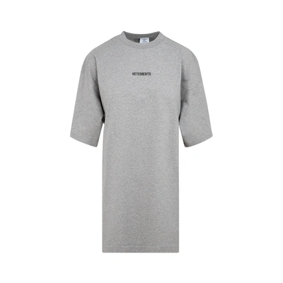 Shop Vetements T-shirt Tshirt In Grey