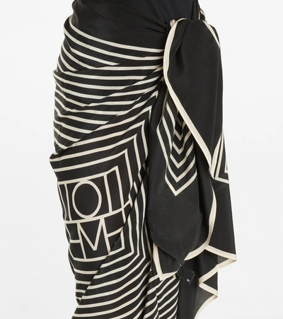Striped monogram cotton silk sarong creme – Totême