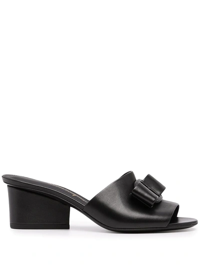Ferragamo Valery Bow-embellished Leather Mules In Schwarz