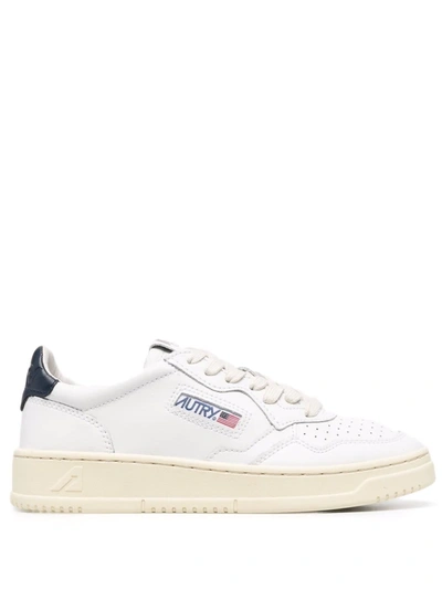 Autry Medalist White Low Top Sneakers With Contrasting Heel Tab In Leather Woman In Weiss