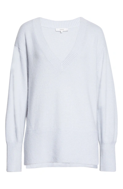 Shop Vince Ribbed V-neck Cashmere Tunic Sweater In Heather Powder Blue