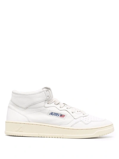 Shop Autry Medalist Leather Sneakers In Weiss