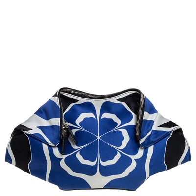 Pre-owned Alexander Mcqueen Blue/white Printed Satin And Leather Medium De Manta Clutch