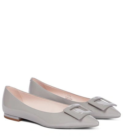 Shop Roger Vivier Gommettine Ball Patent Leather Ballet Flats In Grey