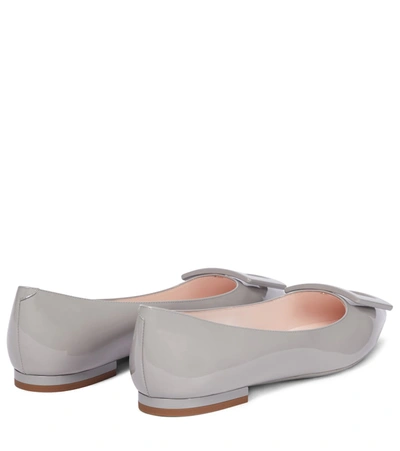 Shop Roger Vivier Gommettine Ball Patent Leather Ballet Flats In Grey