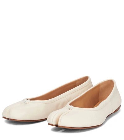 Shop Maison Margiela Tabi Leather Ballet Flats In White