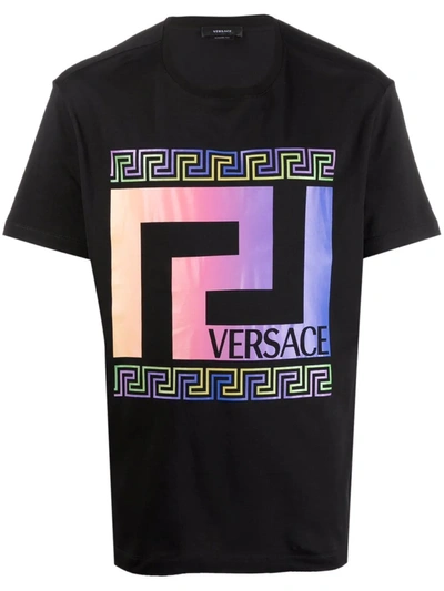 Shop Versace Greca Logo-print T-shirt In Schwarz