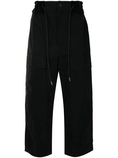 Shop Sacai Drawstring-waist Cotton Cropped Trousers In Schwarz