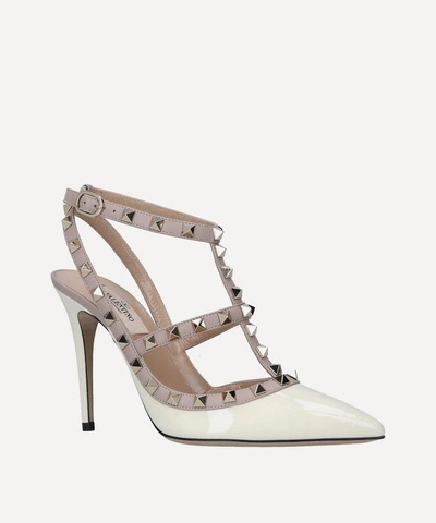 Shop Valentino Rockstud 100 Patent-leather Courts In Champagne