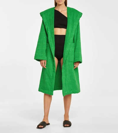 Bottega Veneta Bademantel Aus Baumwoll-frottee Mit Intreccio Muster In Green