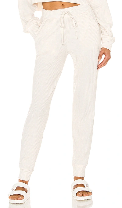 Shop Alo Yoga Muse Jogger In Ivory