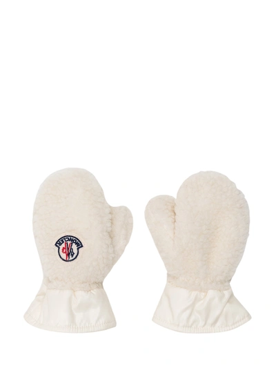 Shop Moncler Enfant Logo Patch Gloves In White