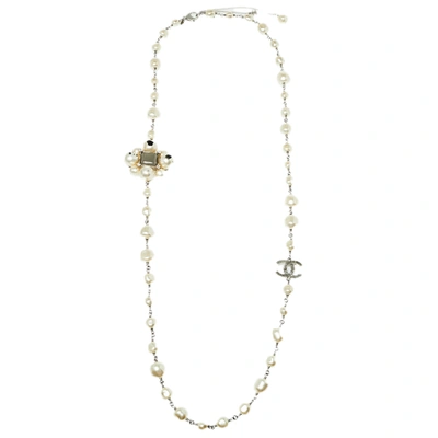 Pre-owned Chanel Cc Faux Pearl Silver Tone Station Long Necklace