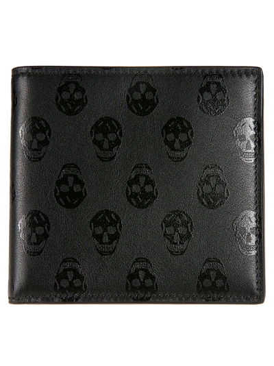 Shop Alexander Mcqueen 8cc Skull Wallet In Black