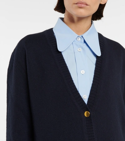 Shop Gucci Chain-trimmed Cashmere Cardigan In Blue