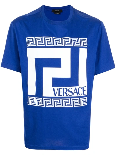 Shop Versace Greca Pattern-print T-shirt In Blau