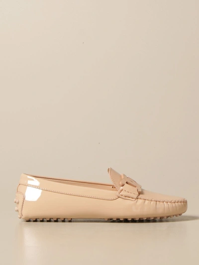 Shop Tod's Gommini Moccasin In Leather With Chain In Blush Pink